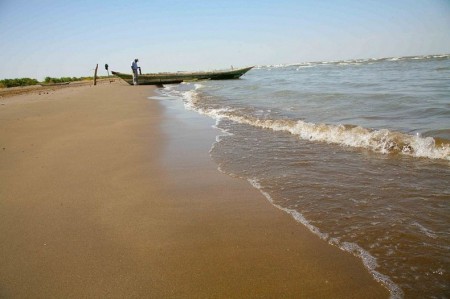 8 фотографий самого большого озера в пустыне 