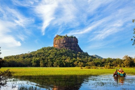 7 фотографий величественной крепости на скале