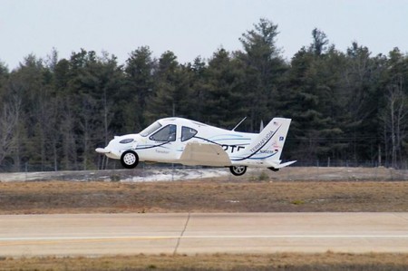 Первый летающий автомобиль